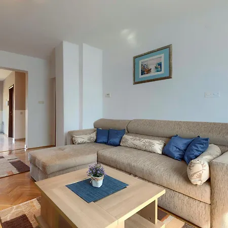 Dora - Roj471 By Interhome *