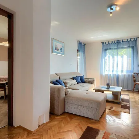Dora - Roj471 By Interhome *